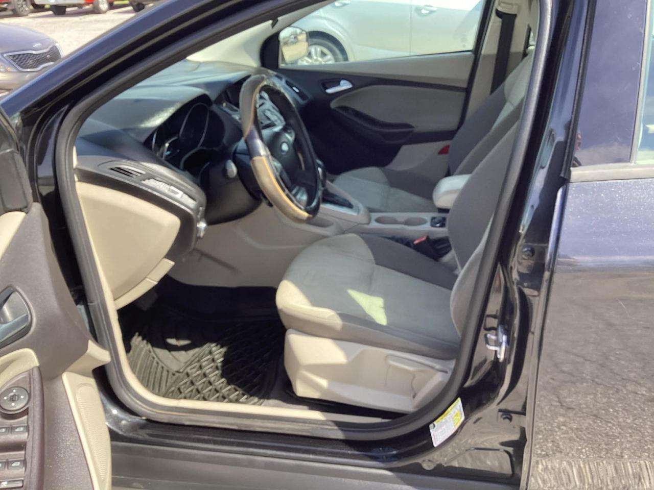 Ford Focus SE Sedan 2013