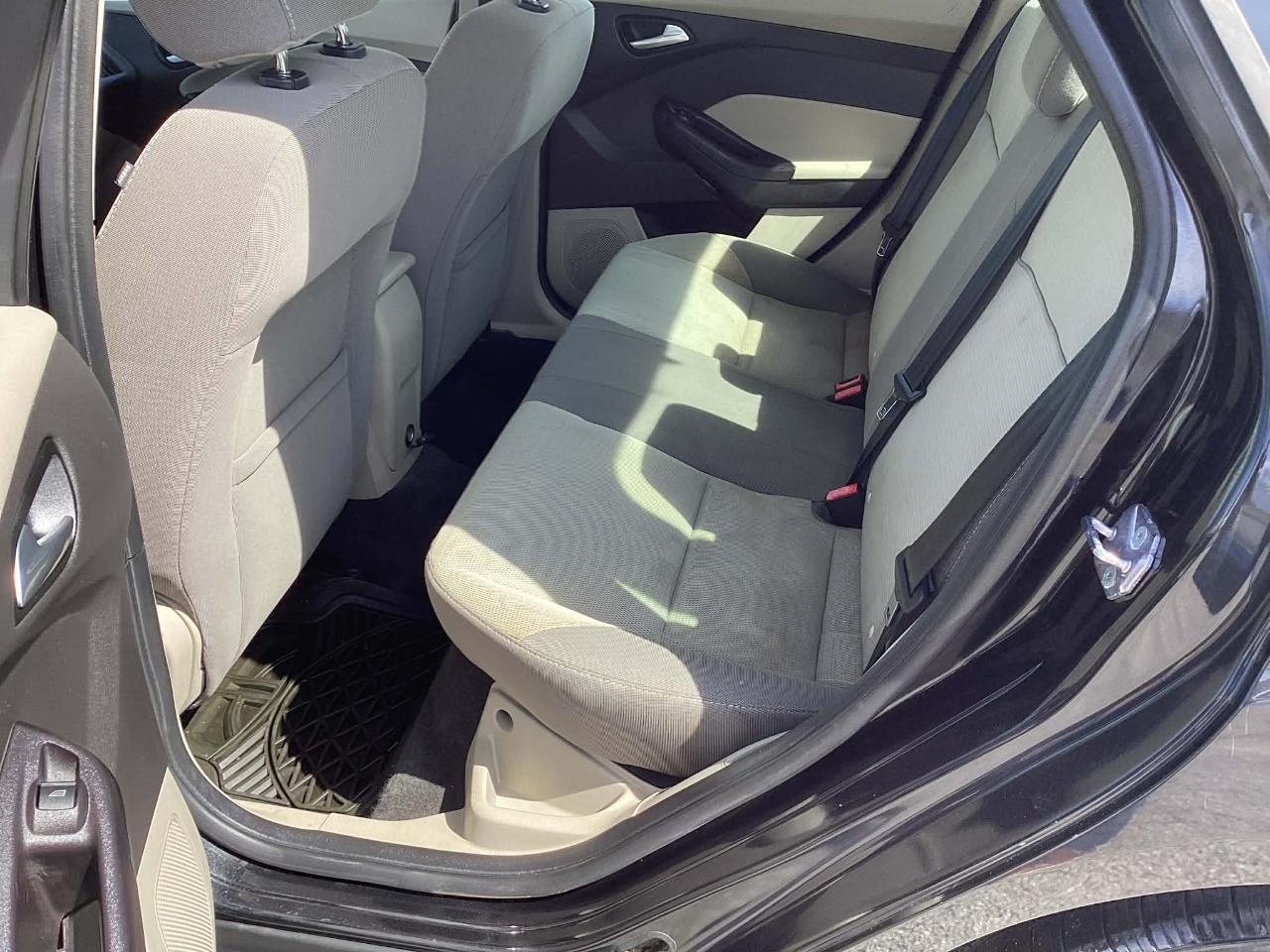 Ford Focus SE Sedan 2013