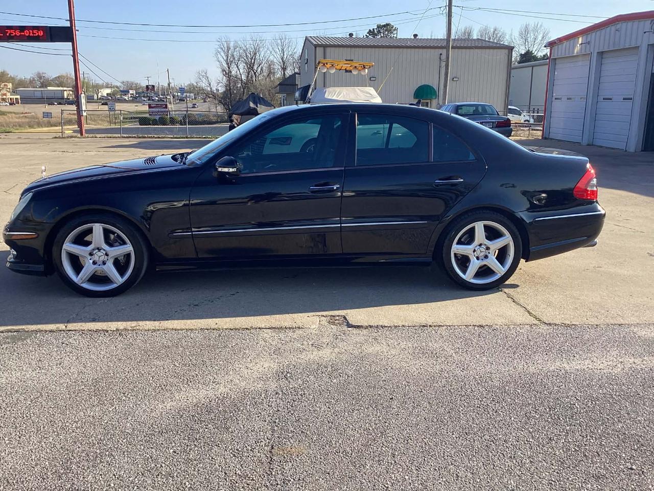 Mercedes-Benz E-Class E350 Luxury Sedan 2009