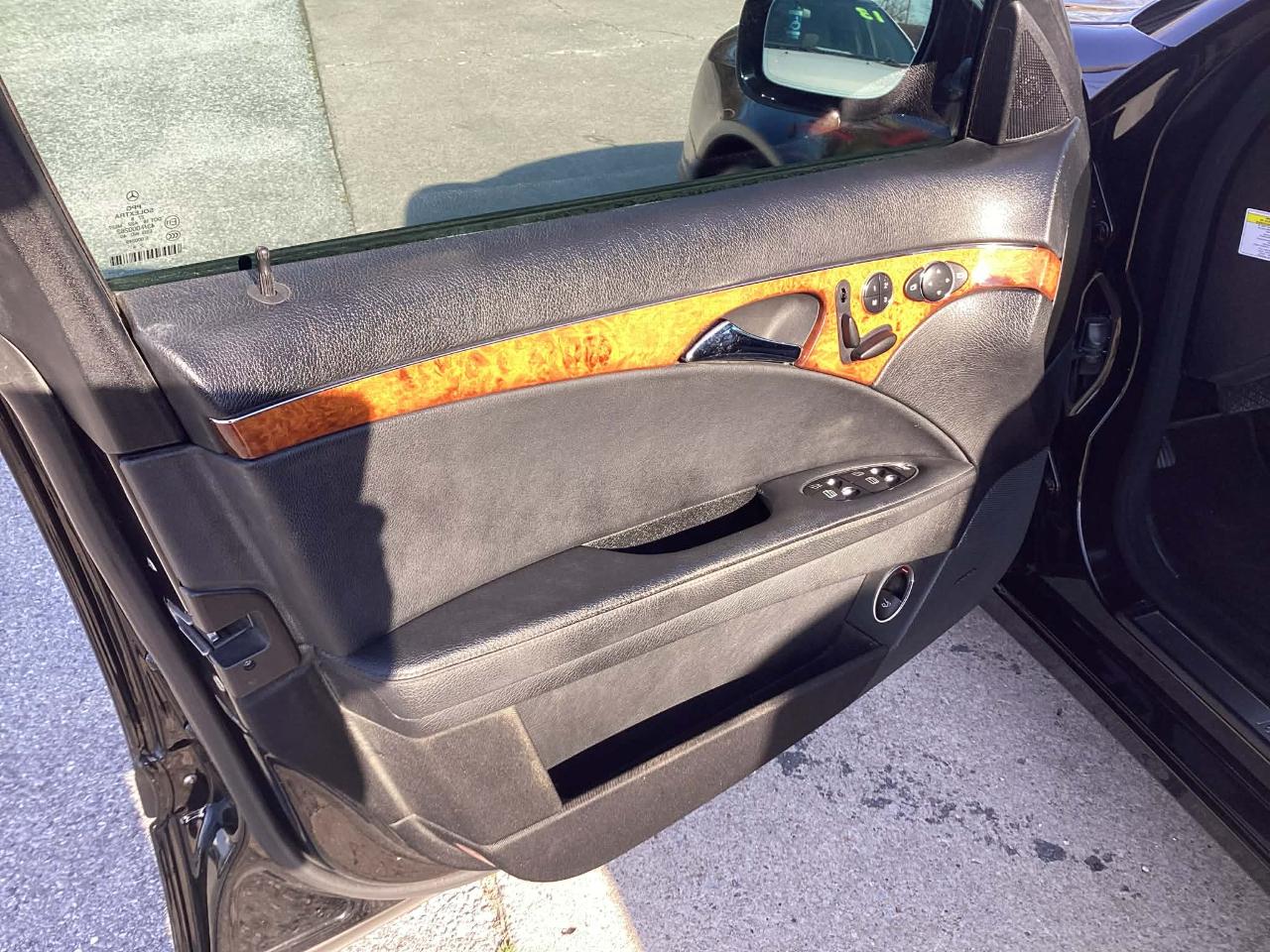 Mercedes-Benz E-Class E350 Luxury Sedan 2009