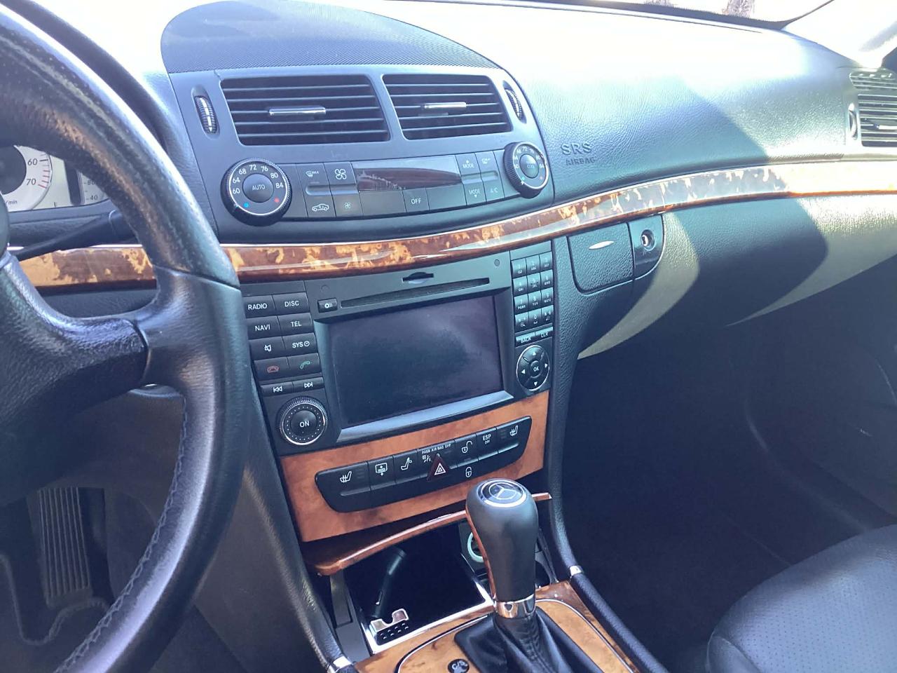 Mercedes-Benz E-Class E350 Luxury Sedan 2009