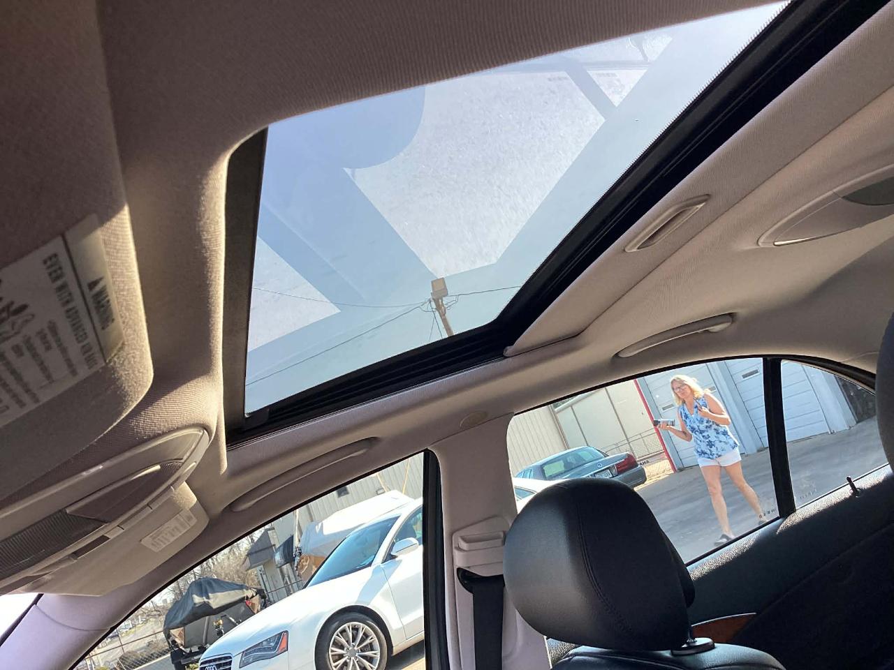 Mercedes-Benz E-Class E350 Luxury Sedan 2009