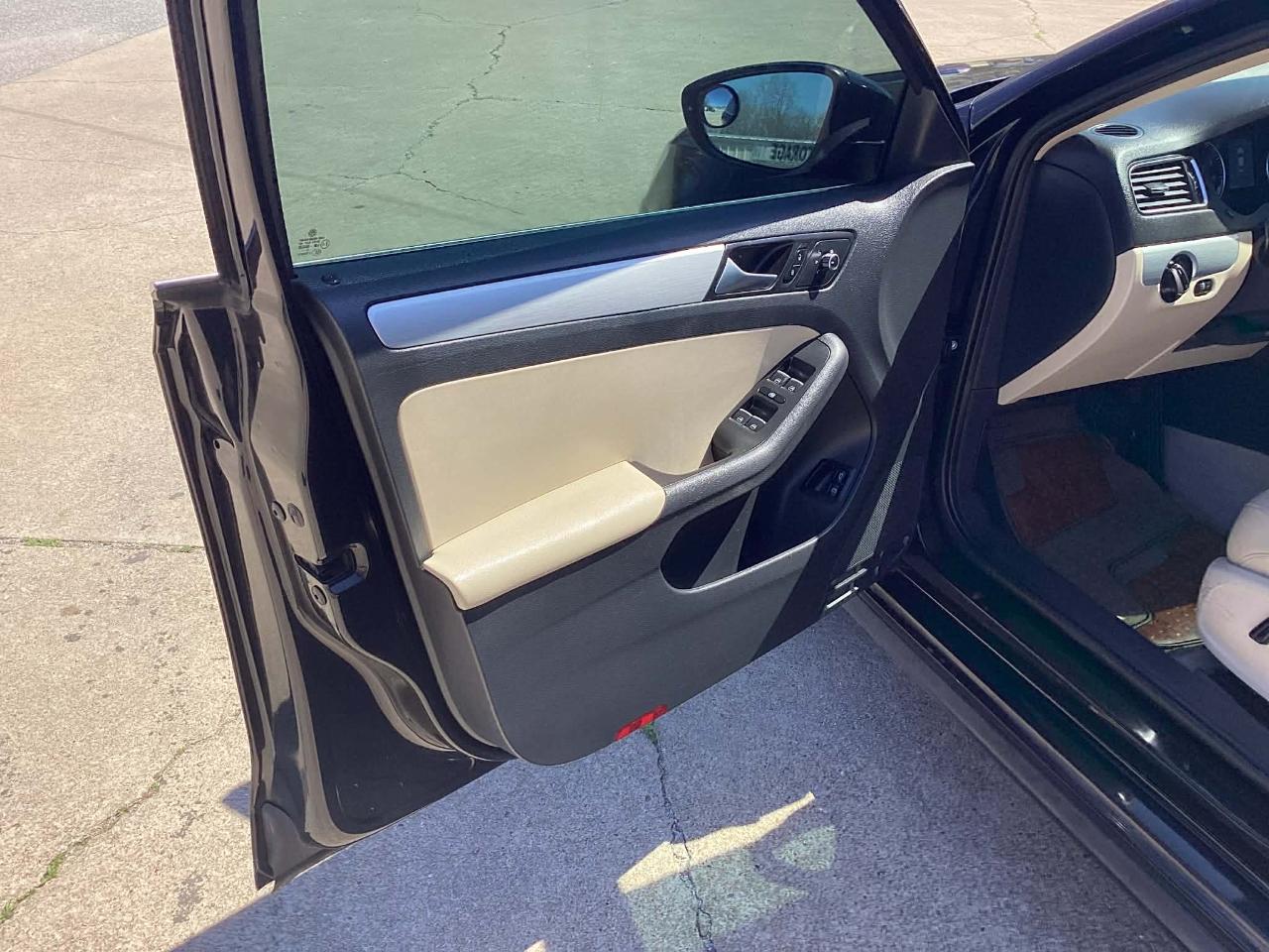 Volkswagen Jetta Hybrid SE 2014