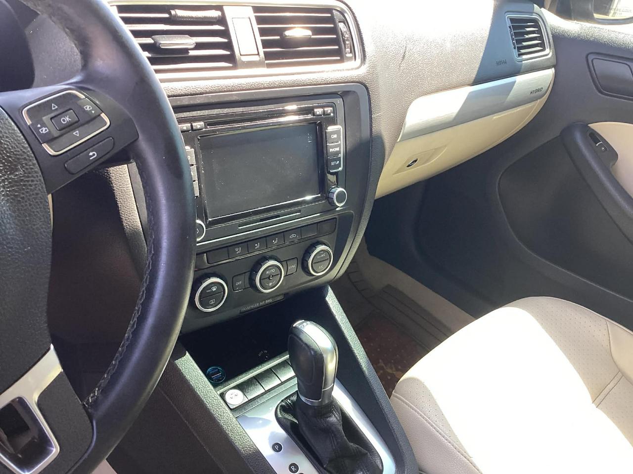 Volkswagen Jetta Hybrid SE 2014