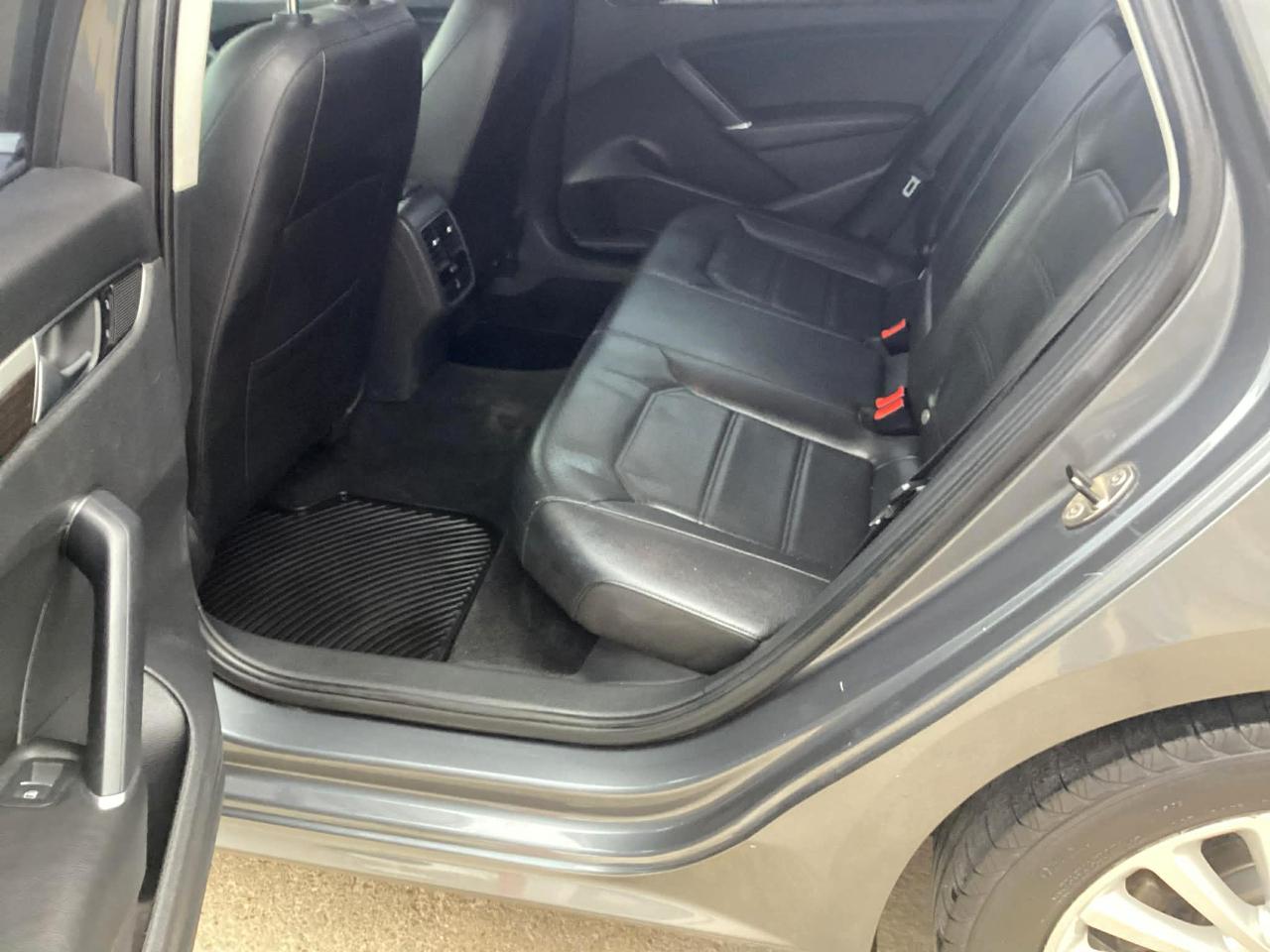 Volkswagen Passat SE 6A 2016