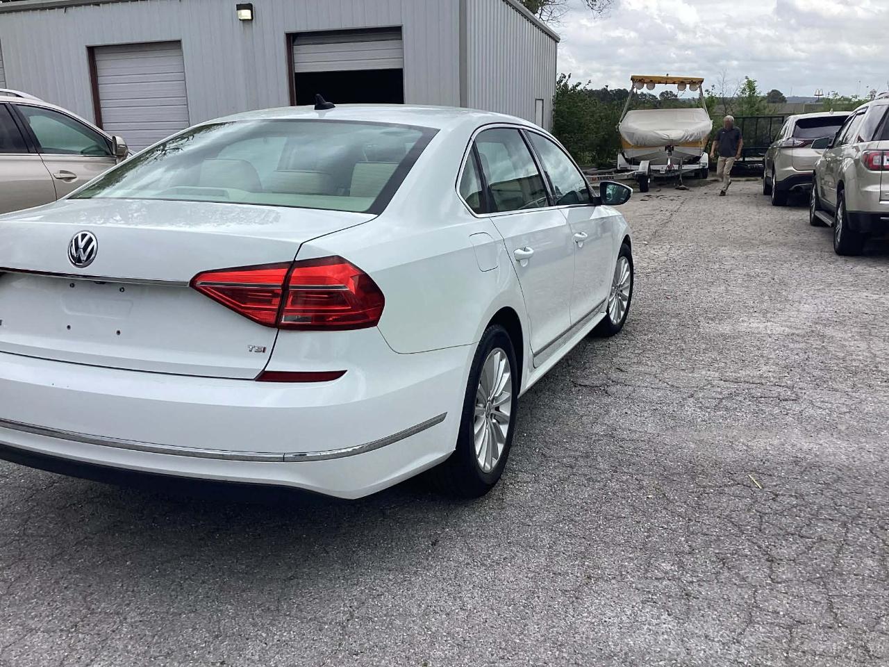 Volkswagen Passat SE 6A 2016