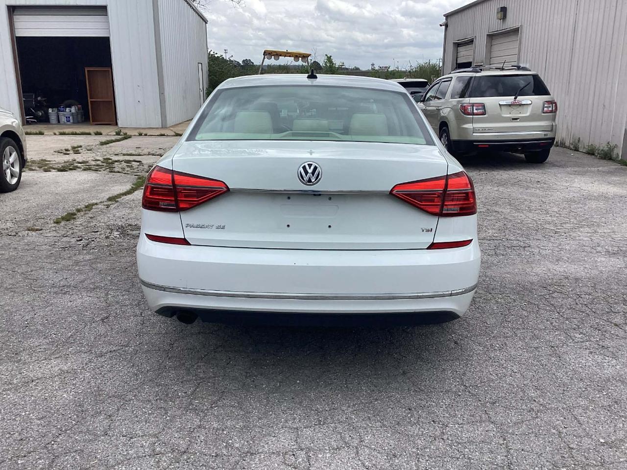 Volkswagen Passat SE 6A 2016
