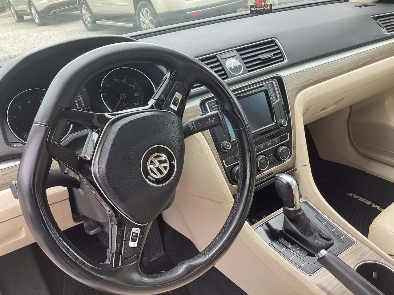 Volkswagen Passat SE 6A 2016