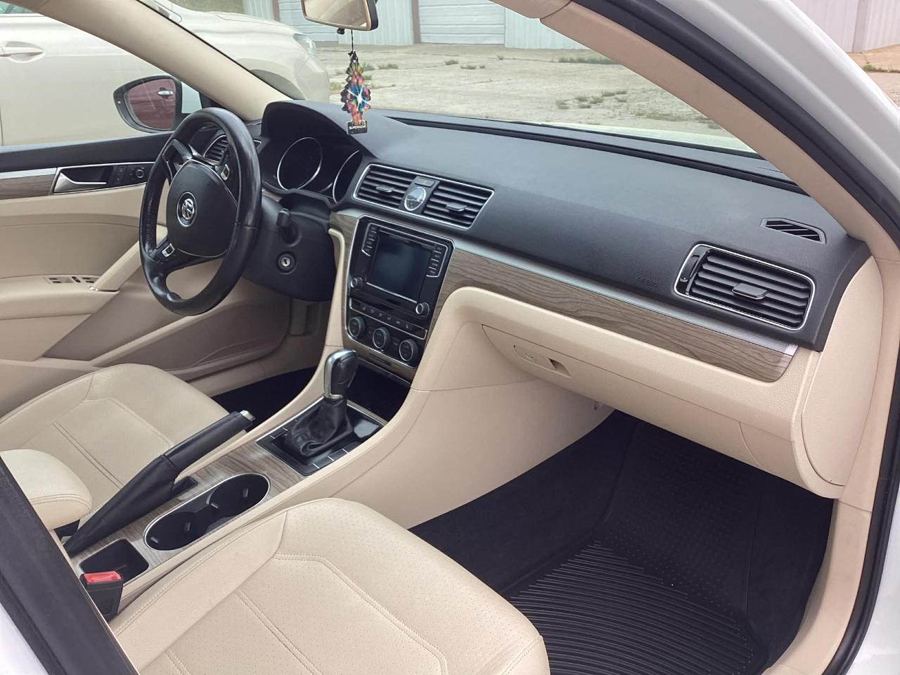 Volkswagen Passat SE 6A 2016