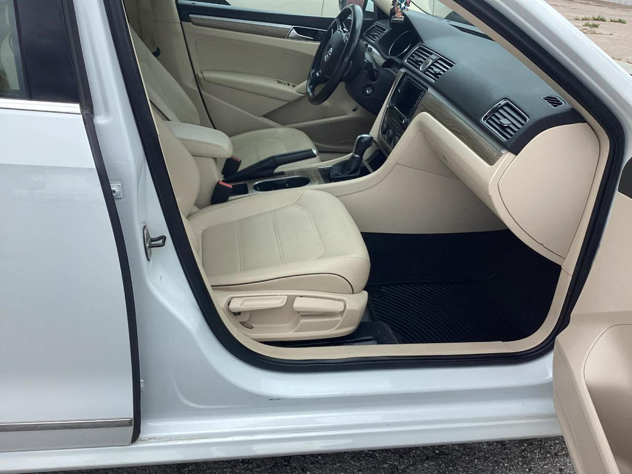 Volkswagen Passat SE 6A 2016