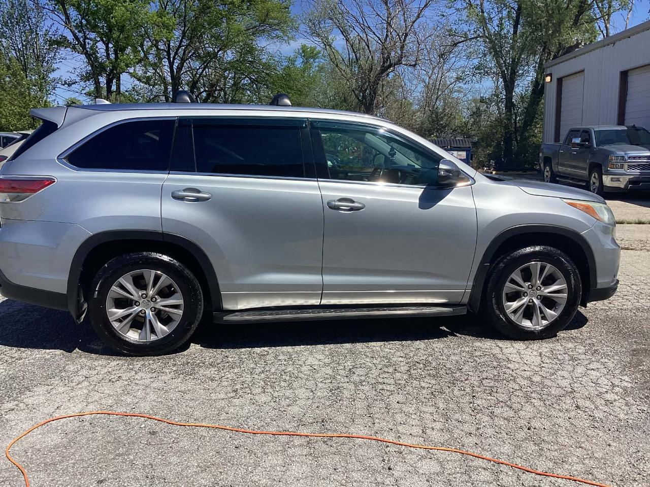 Toyota Highlander XLE FWD V6 2015
