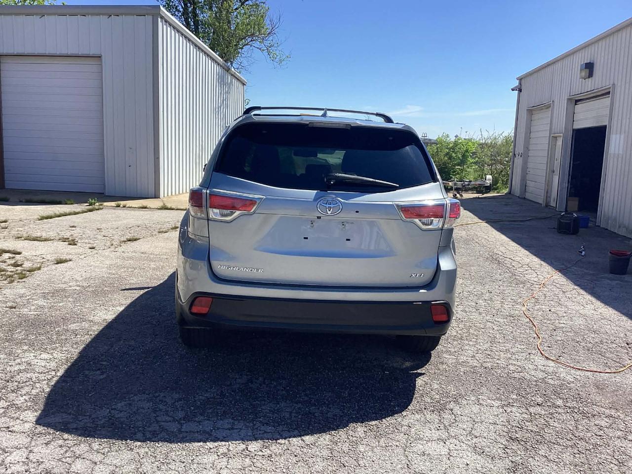 Toyota Highlander XLE FWD V6 2015