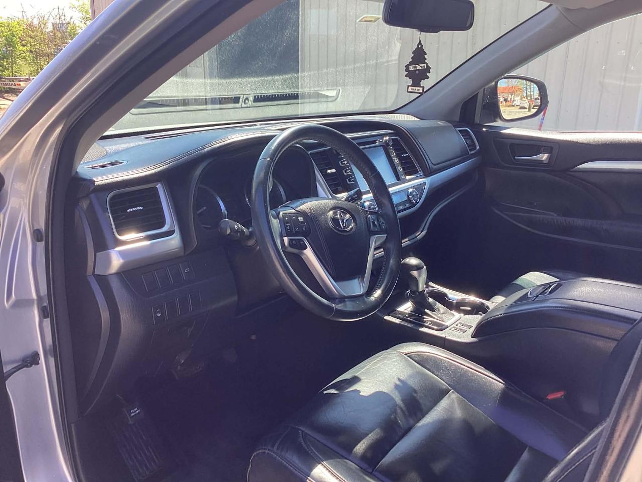 Toyota Highlander XLE FWD V6 2015