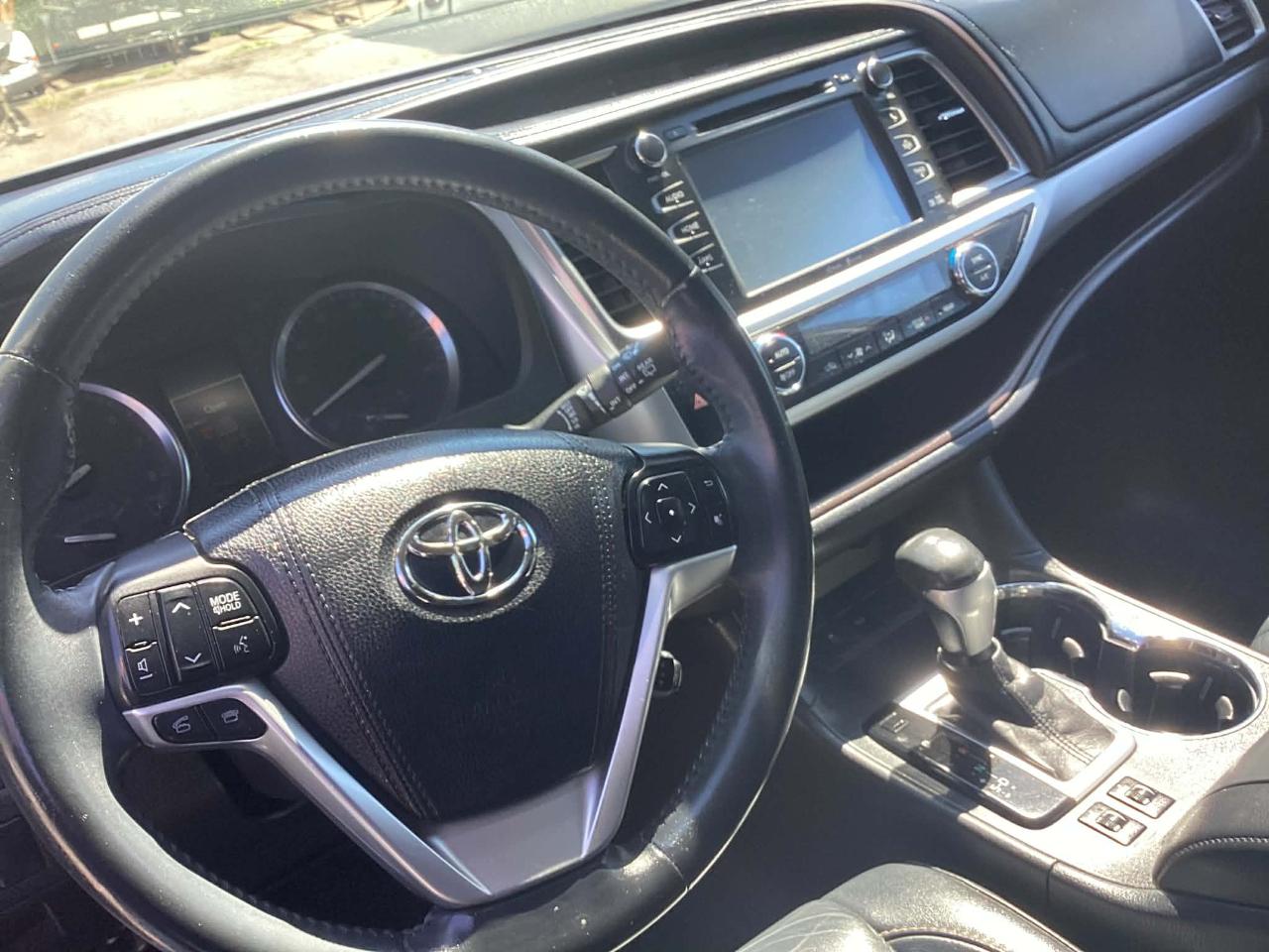 Toyota Highlander XLE FWD V6 2015