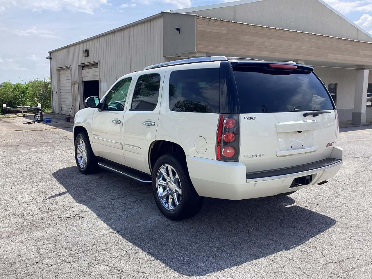 GMC Yukon Denali 4WD 2013