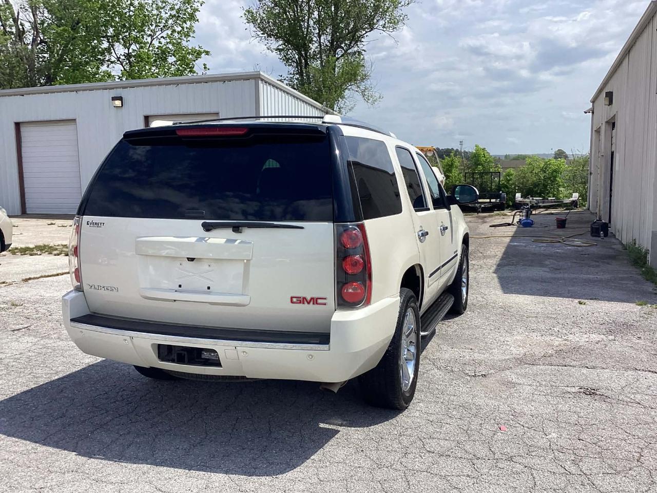 GMC Yukon Denali 4WD 2013