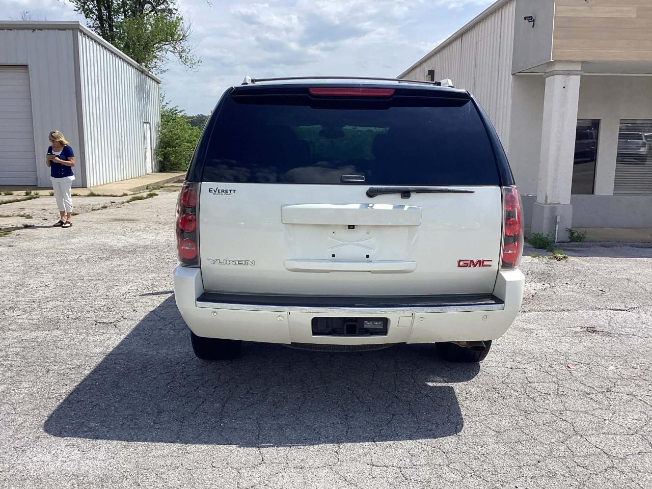 GMC Yukon Denali 4WD 2013