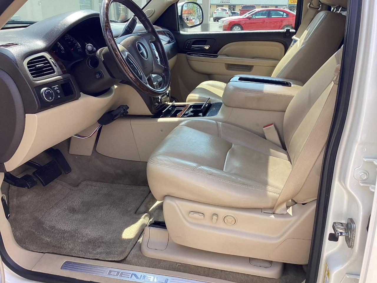 GMC Yukon Denali 4WD 2013