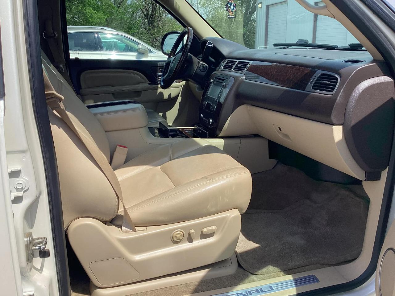 GMC Yukon Denali 4WD 2013