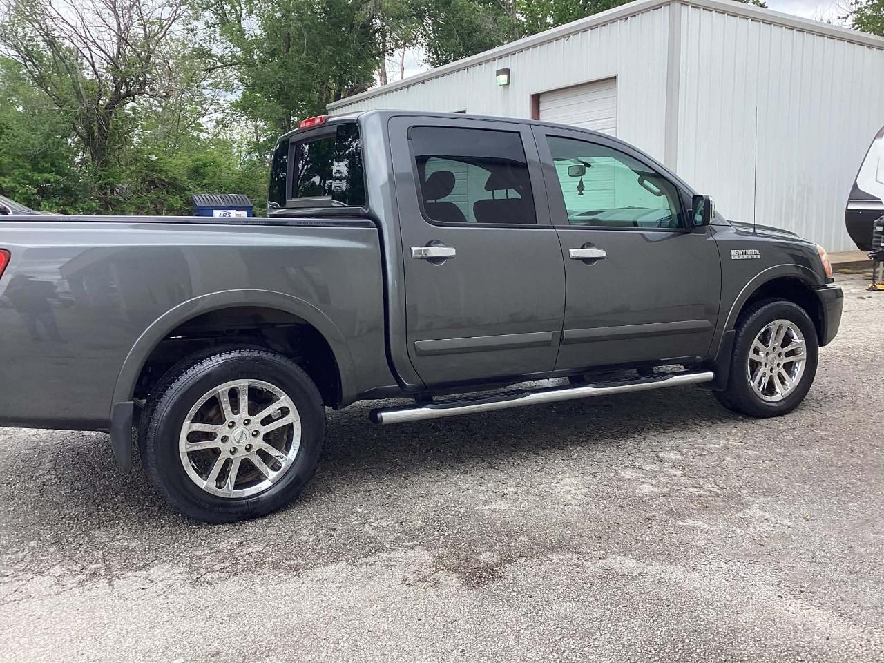 Nissan Titan SV Crew Cab 4WD 2012