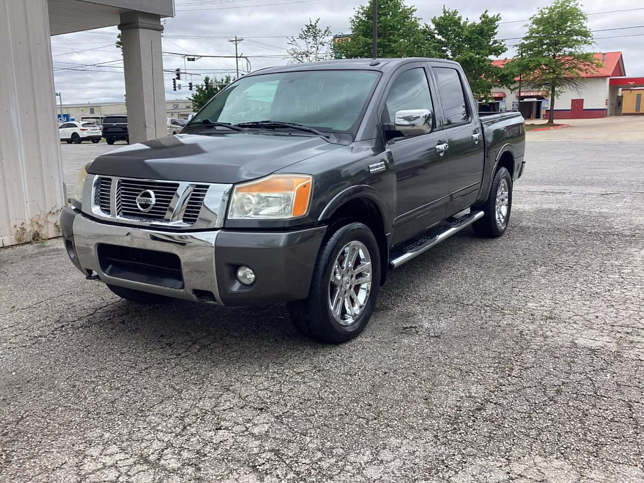 Nissan Titan SV Crew Cab 4WD 2012
