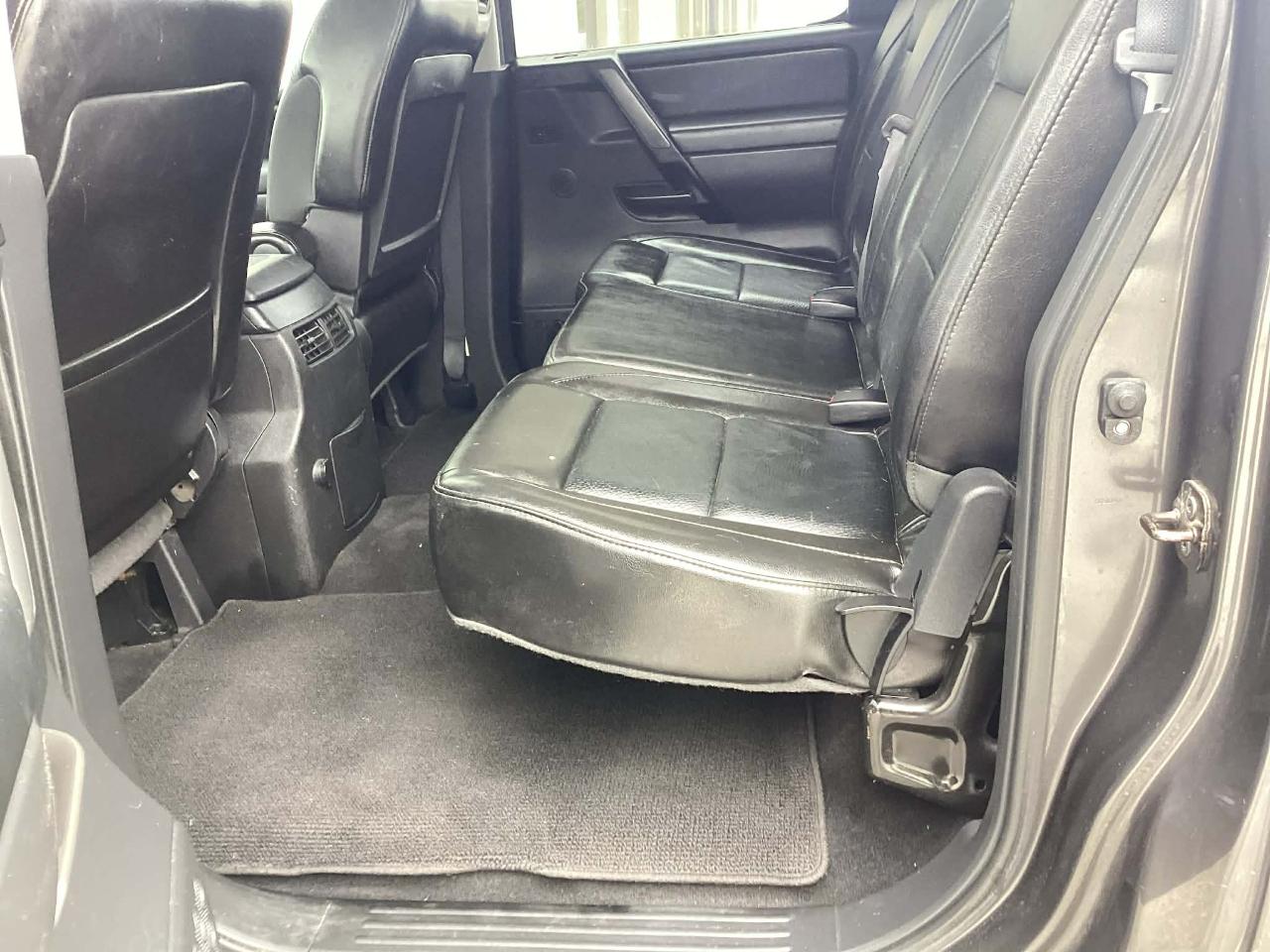 Nissan Titan SV Crew Cab 4WD 2012