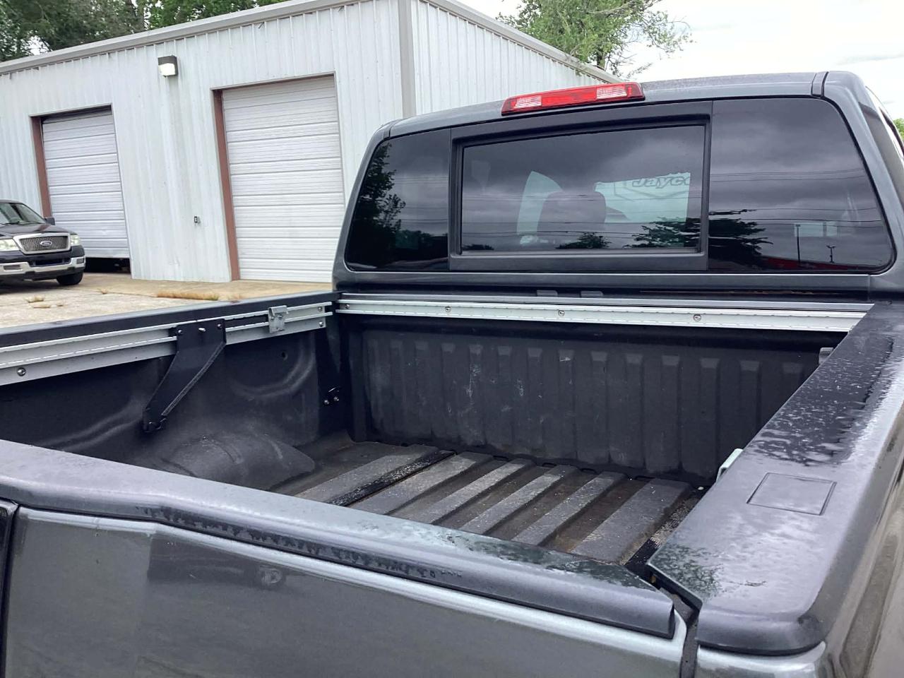 Nissan Titan SV Crew Cab 4WD 2012