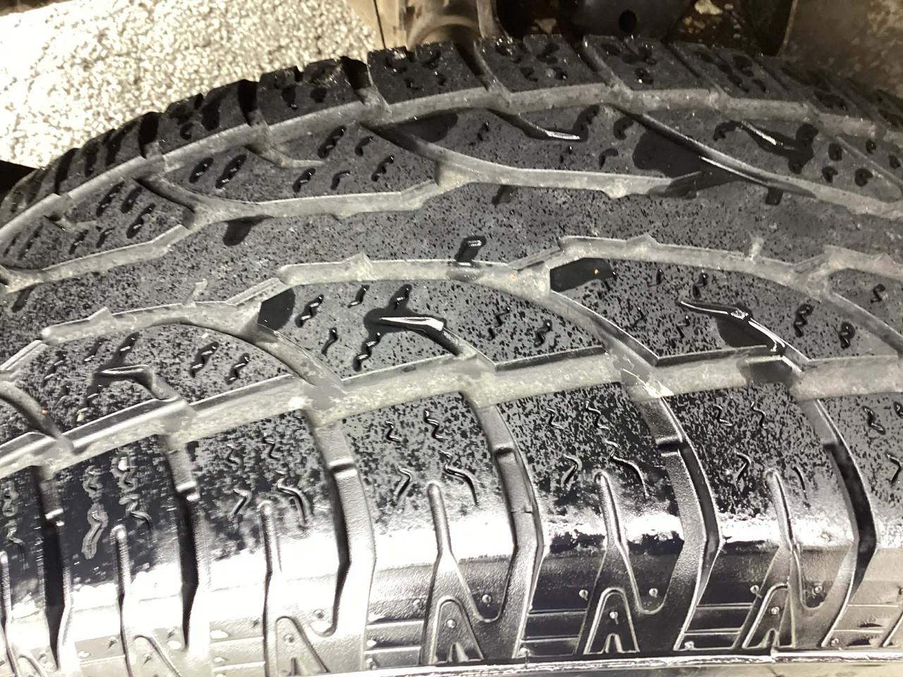 Nissan Titan SV Crew Cab 4WD 2012