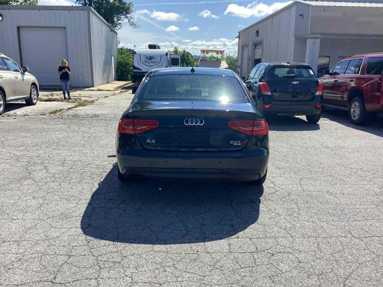 Audi A4 2.0T Sedan quattro Tiptronic 2013