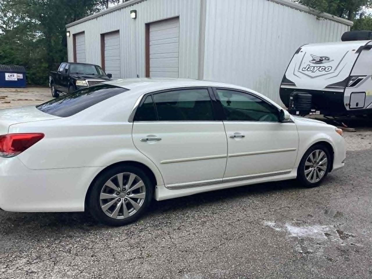 Toyota Avalon Base 2011