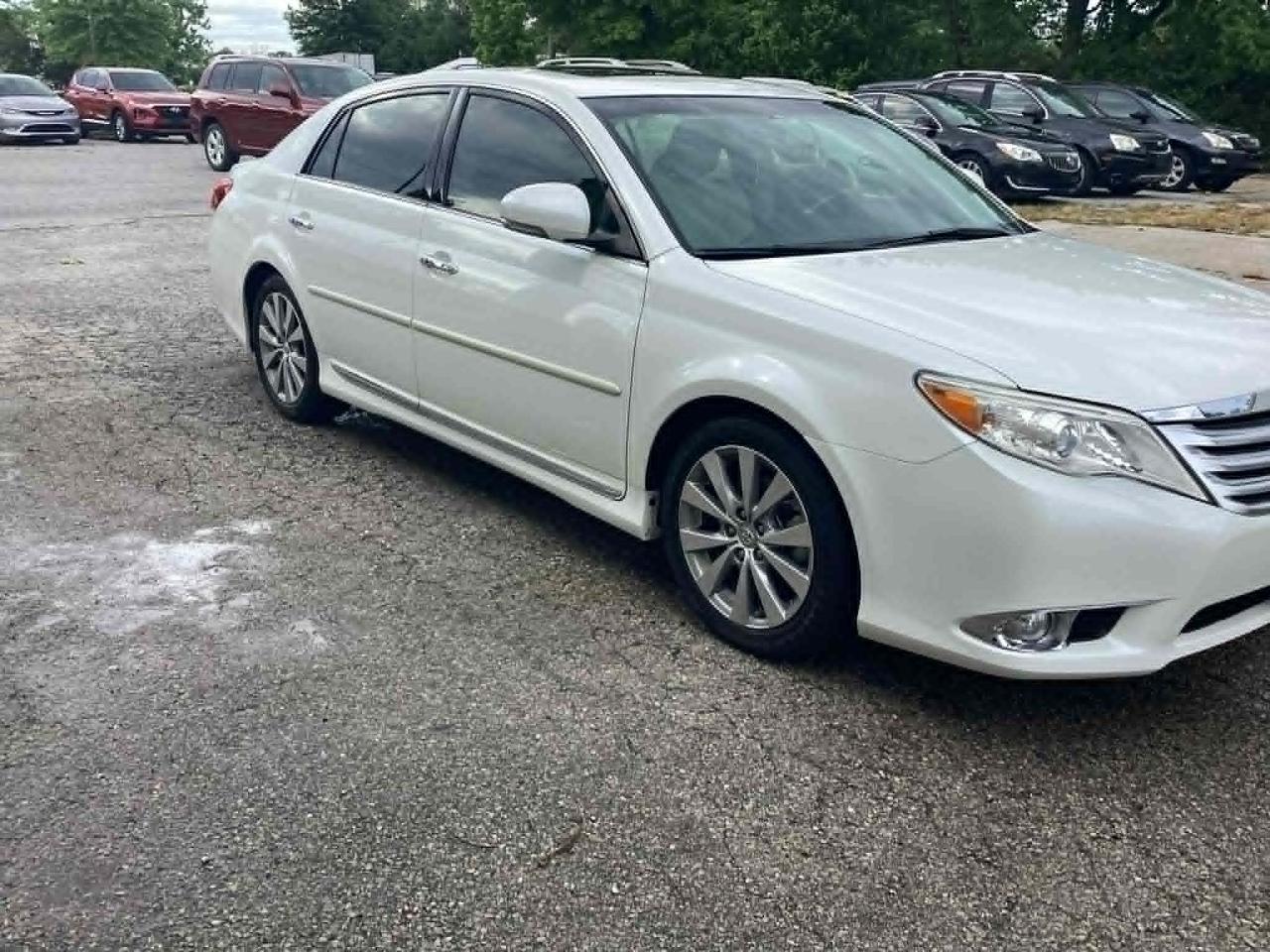 Toyota Avalon Base 2011
