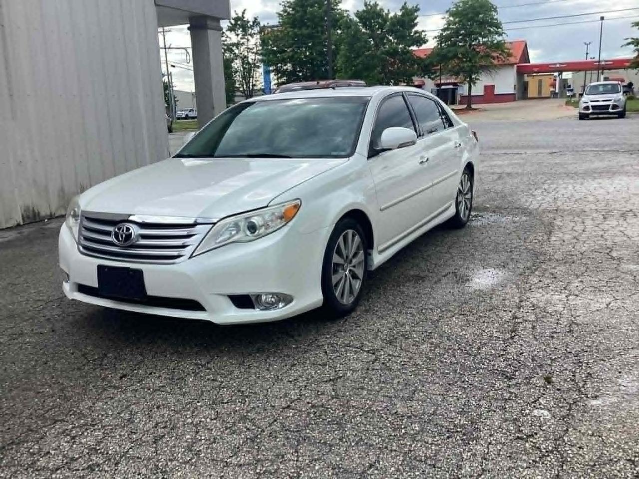Toyota Avalon Base 2011
