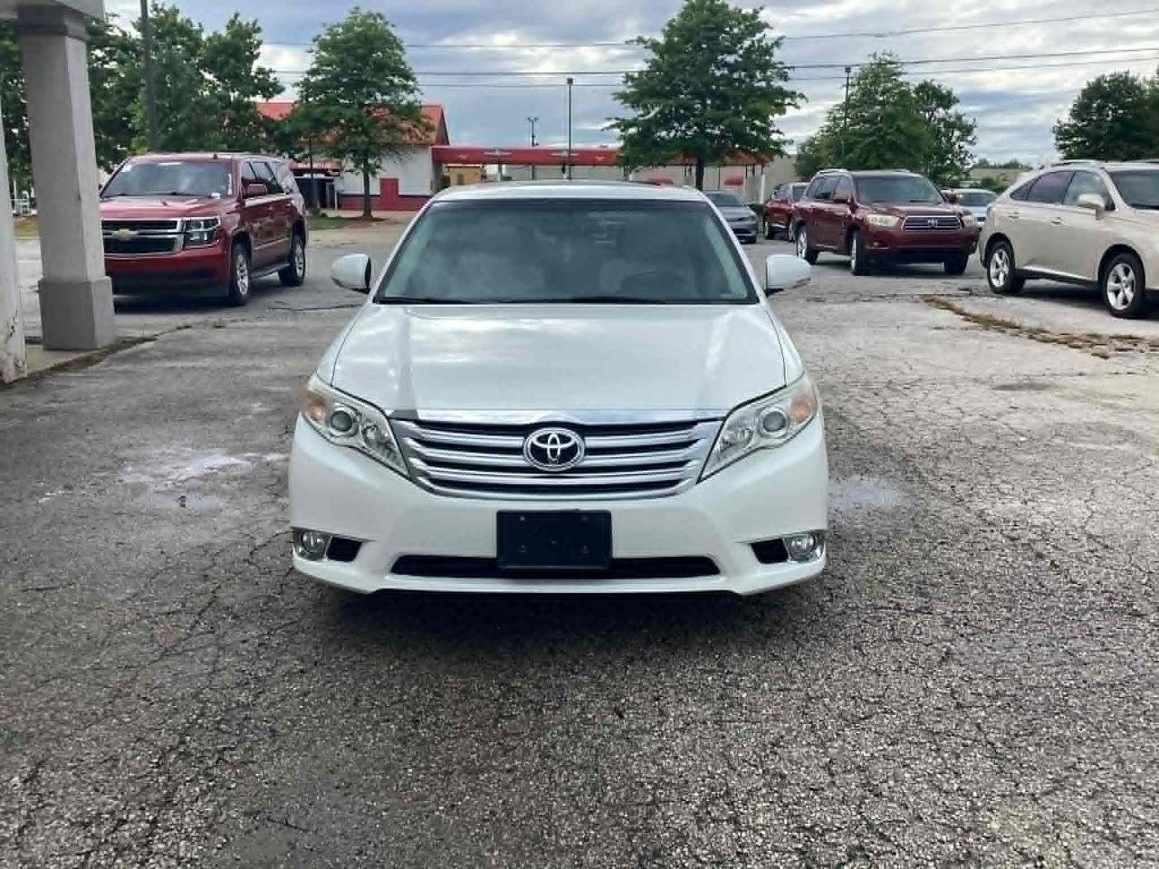 Toyota Avalon Base 2011