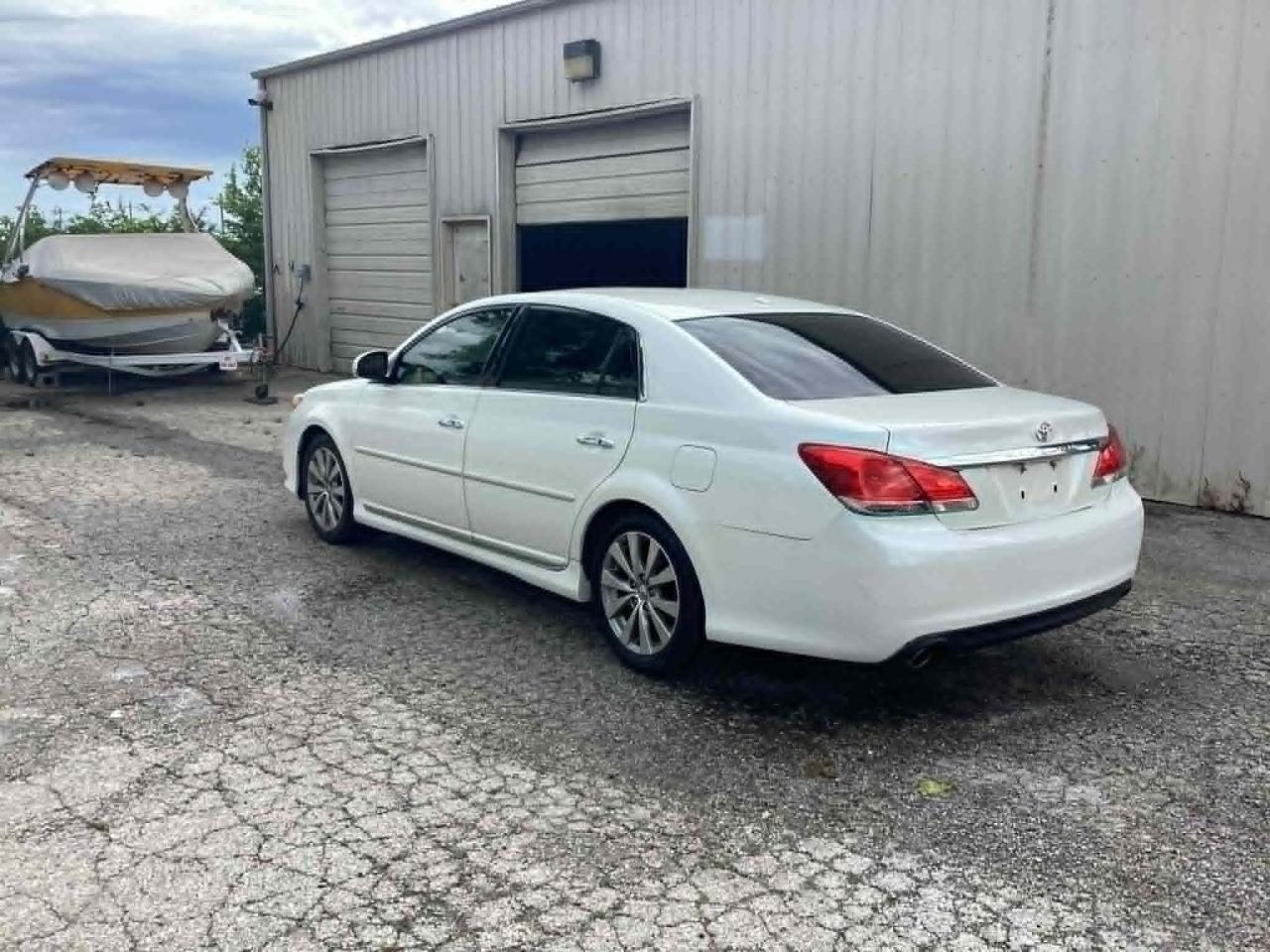 Toyota Avalon Base 2011