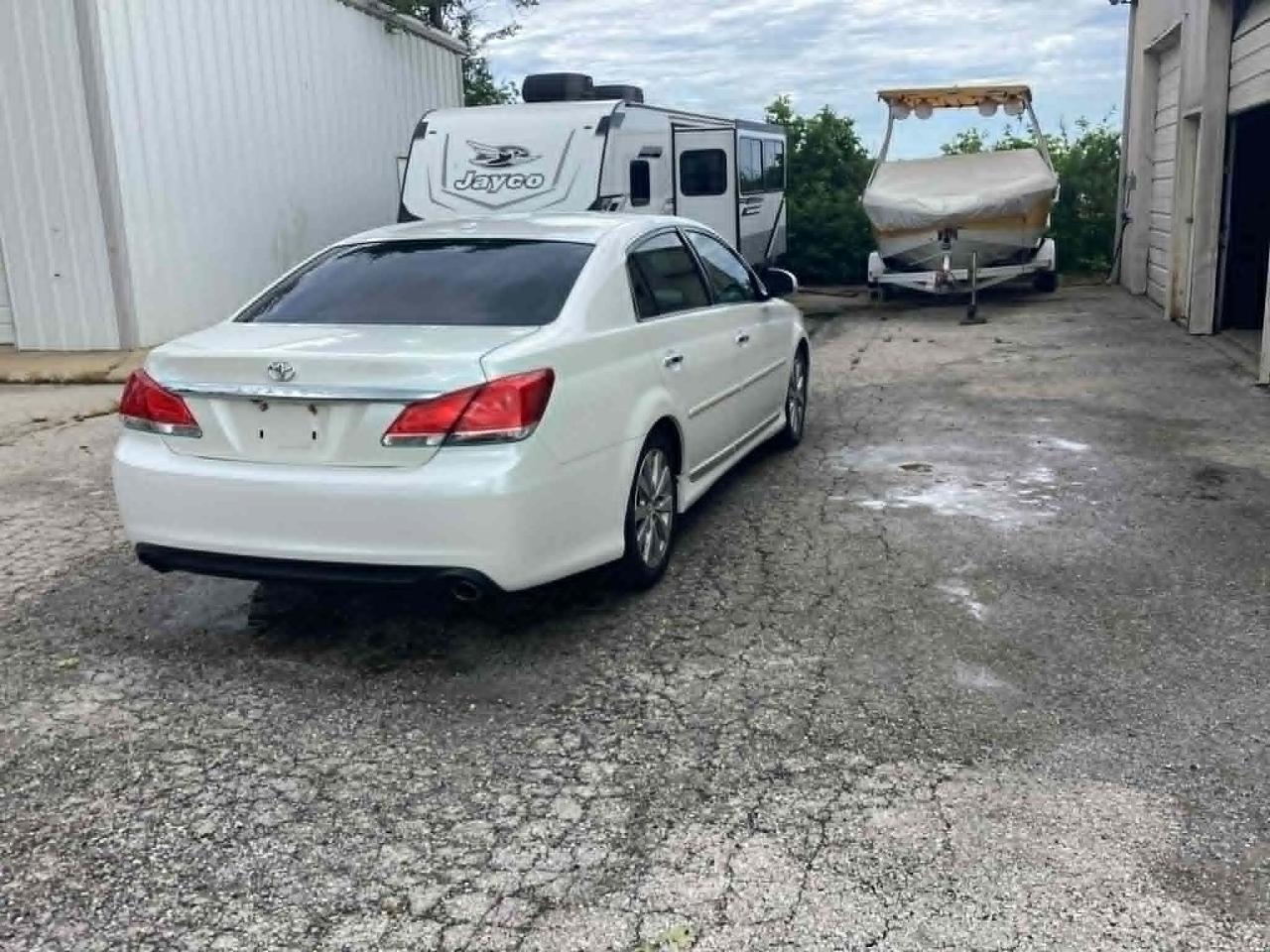 Toyota Avalon Base 2011