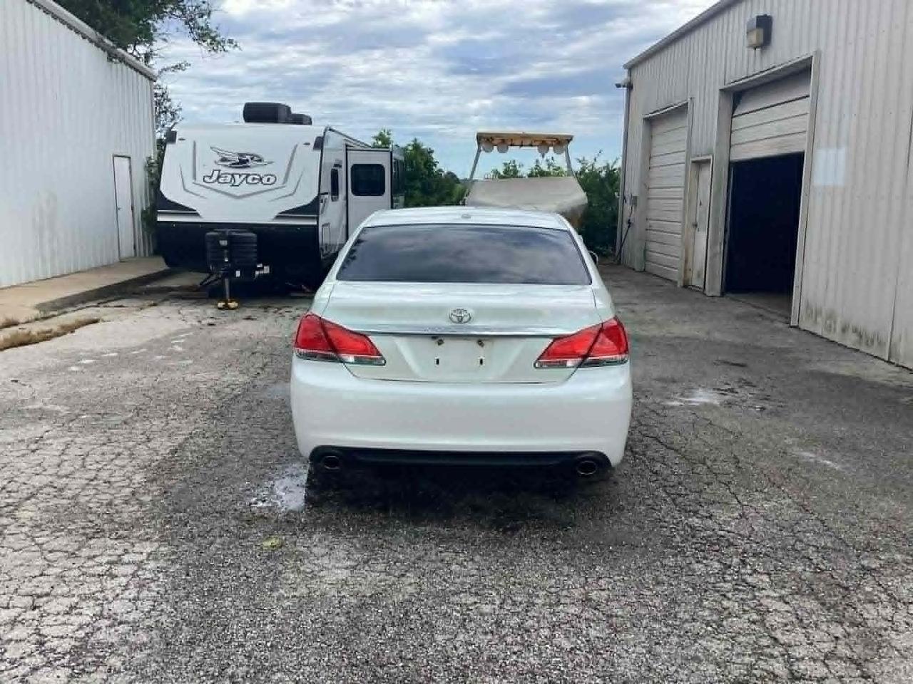 Toyota Avalon Base 2011