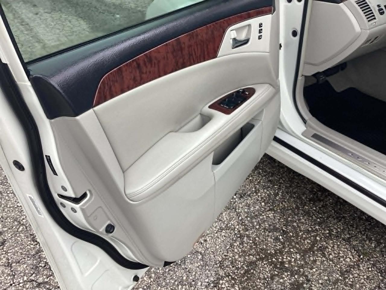 Toyota Avalon Base 2011