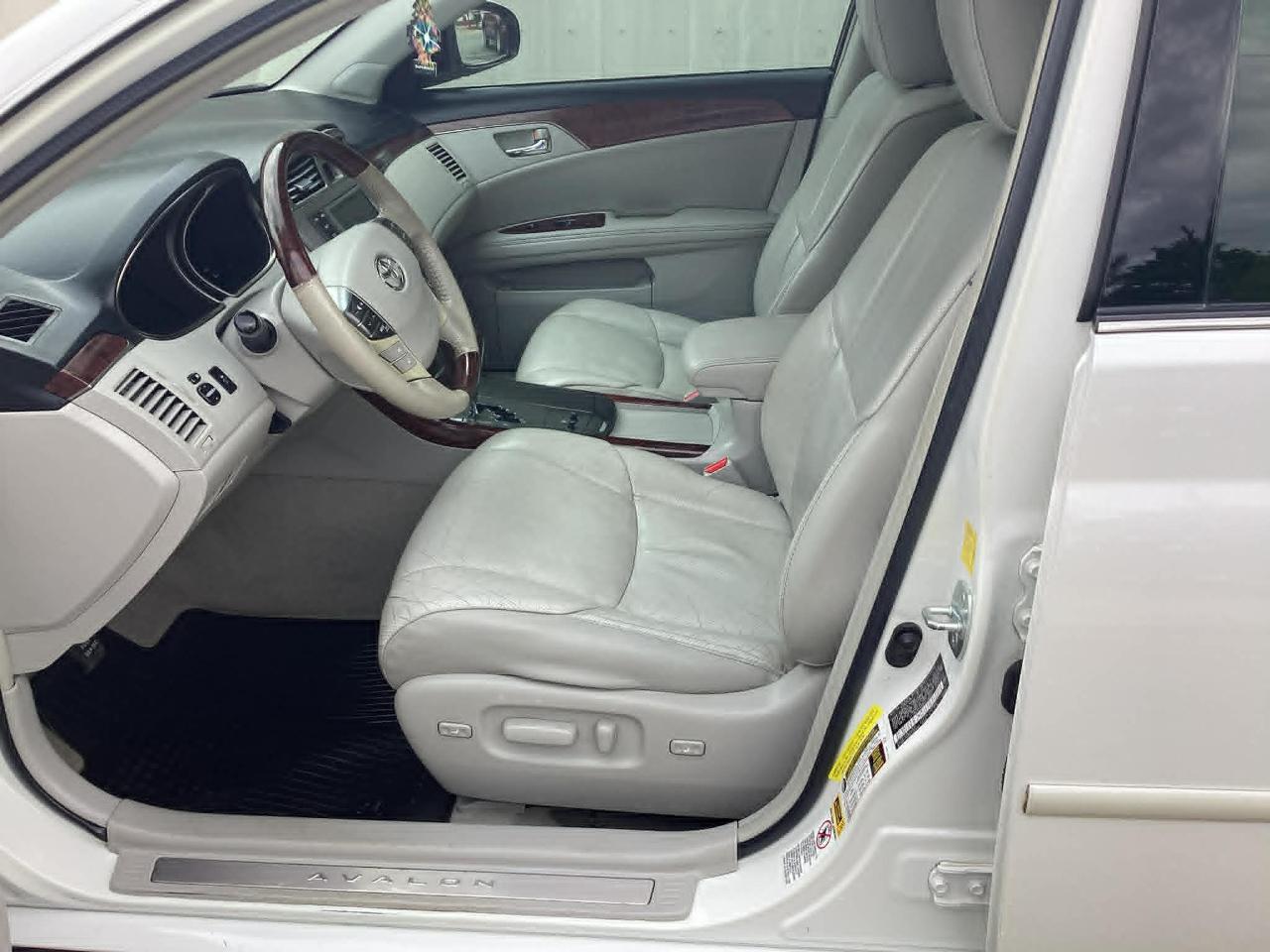 Toyota Avalon Base 2011