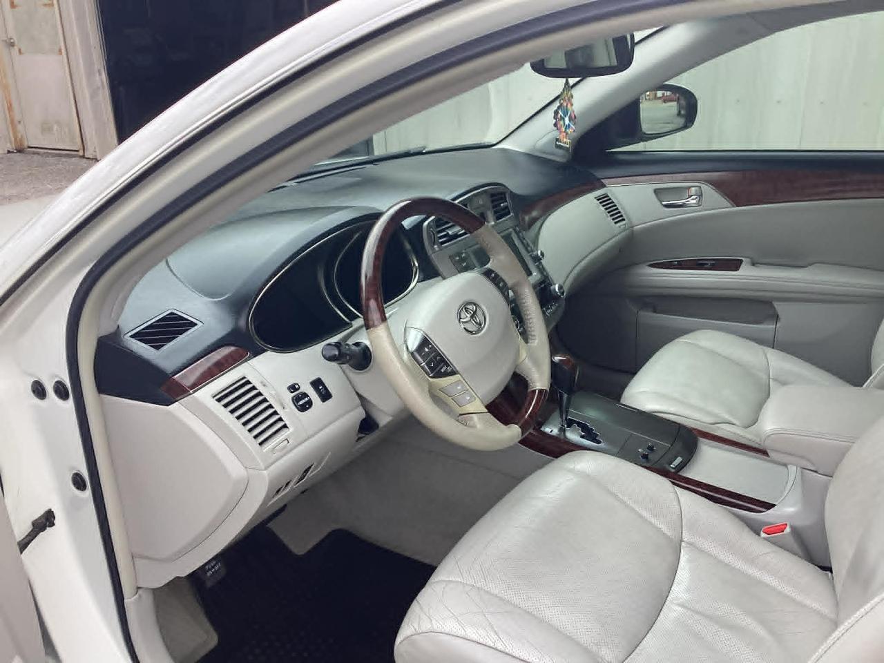 Toyota Avalon Base 2011