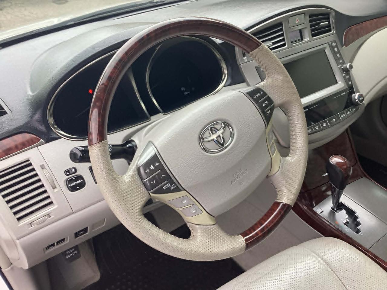 Toyota Avalon Base 2011