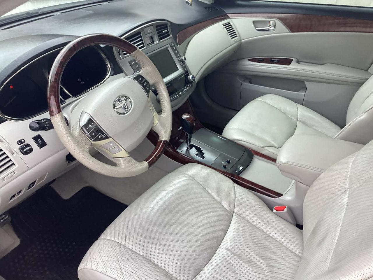 Toyota Avalon Base 2011