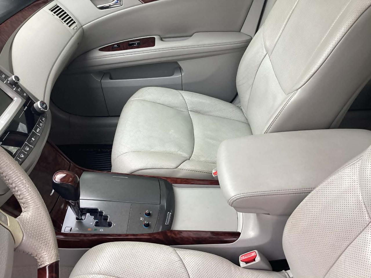 Toyota Avalon Base 2011