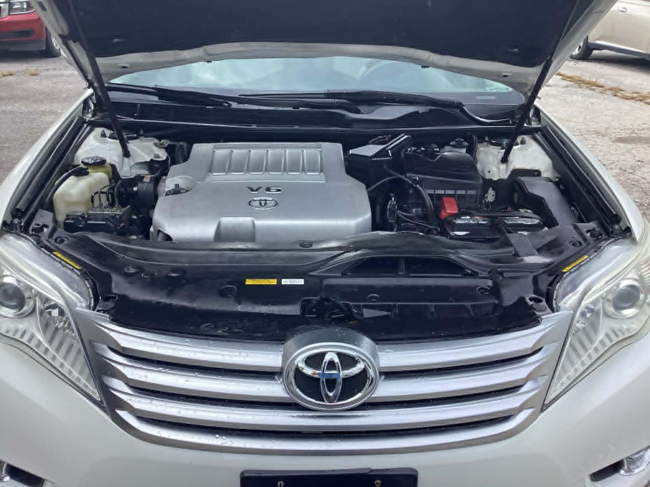 Toyota Avalon Base 2011