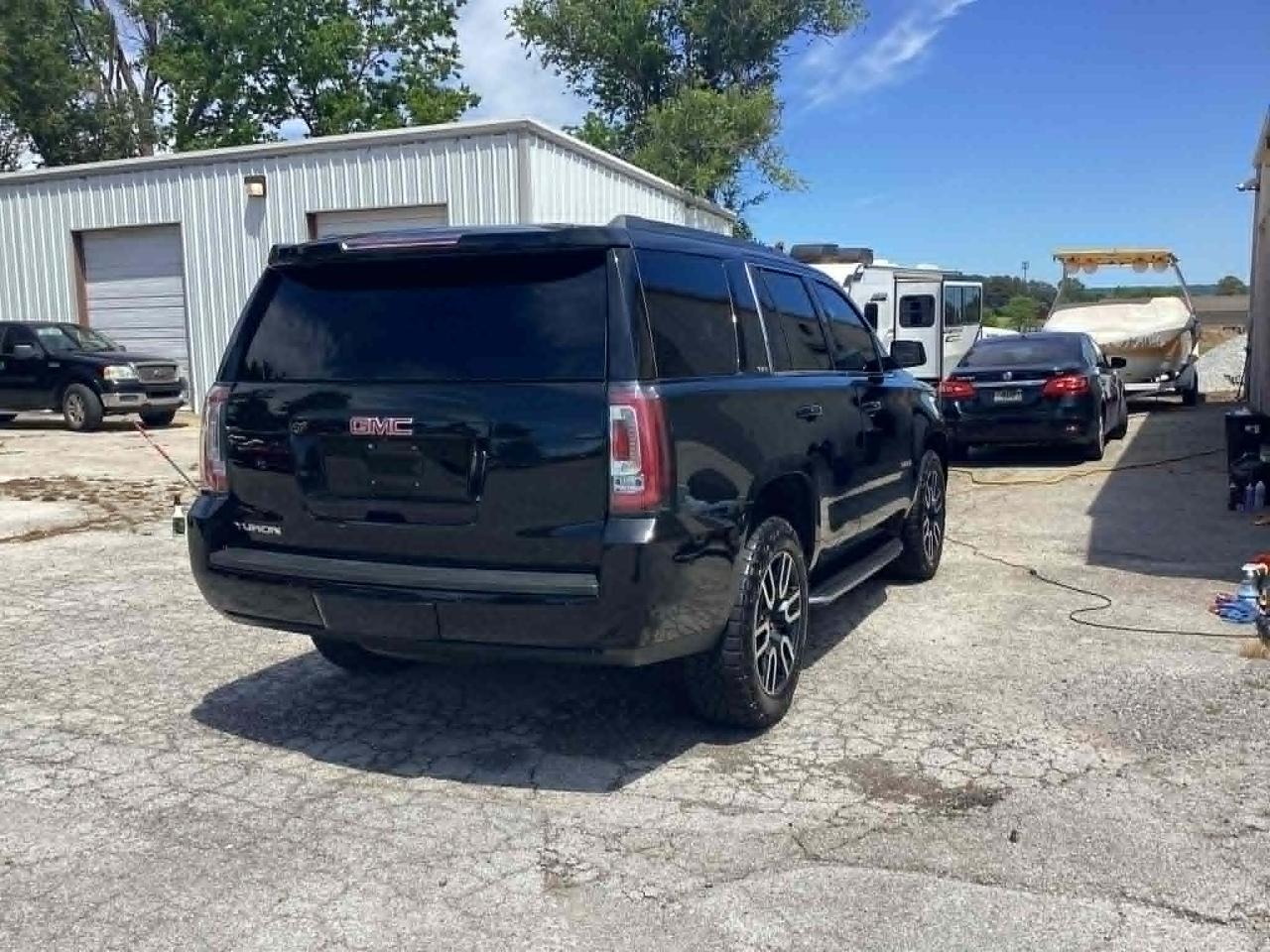GMC Yukon SLT 4WD 2017