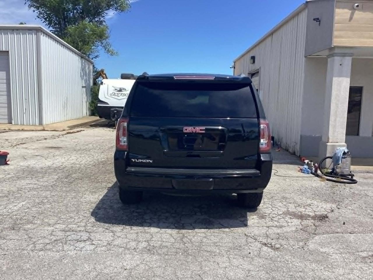GMC Yukon SLT 4WD 2017