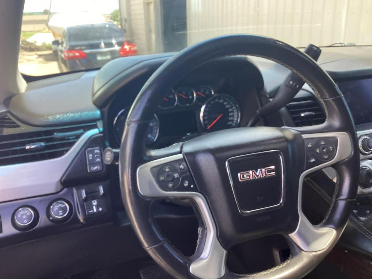 GMC Yukon SLT 4WD 2017