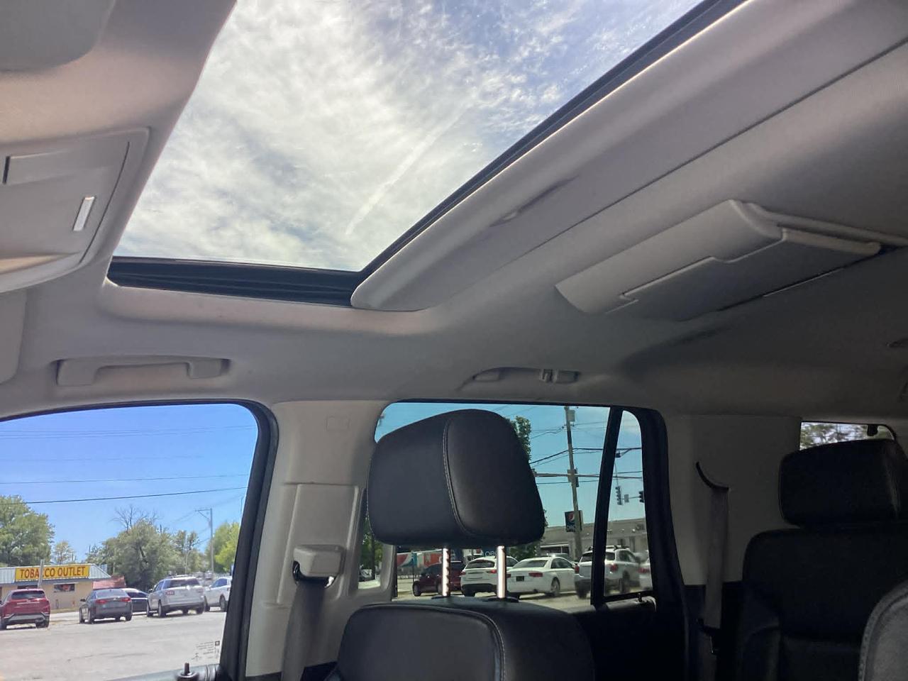 GMC Yukon SLT 4WD 2017