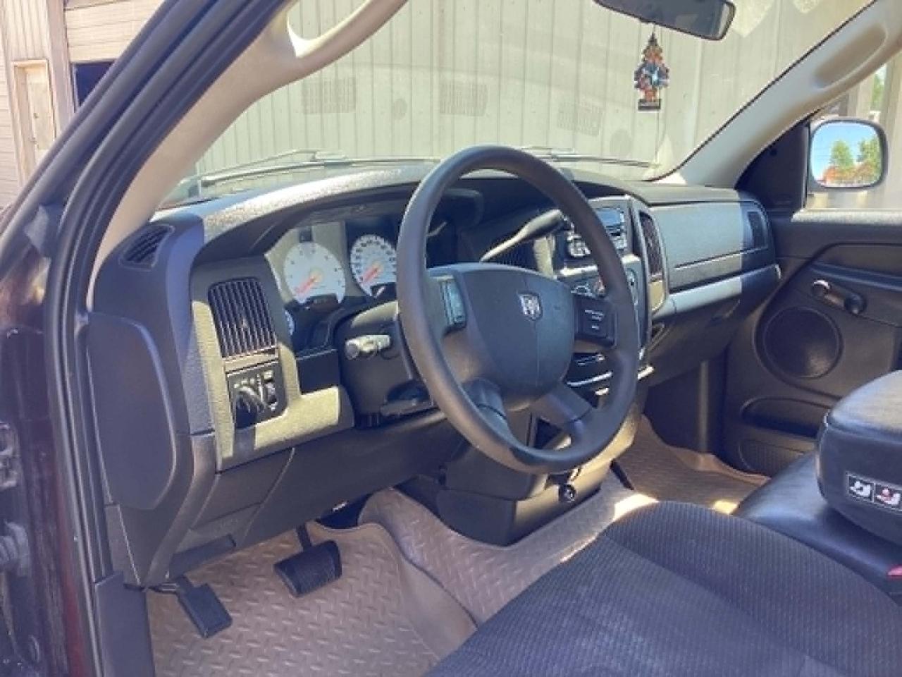 Dodge Ram 1500 Laramie Quad Cab Long Bed 2WD 2005