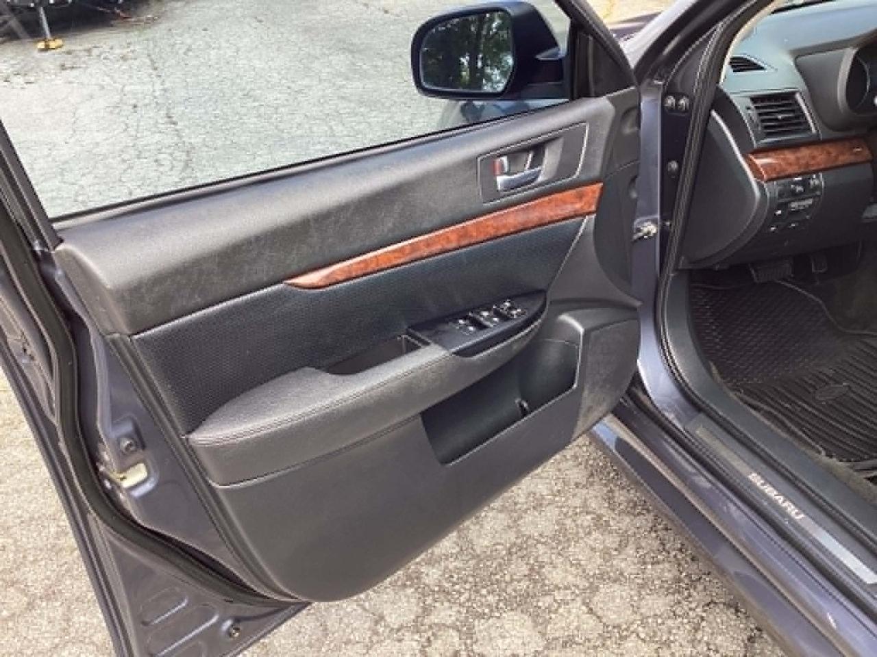 Subaru Legacy 3.6R Limited 2014