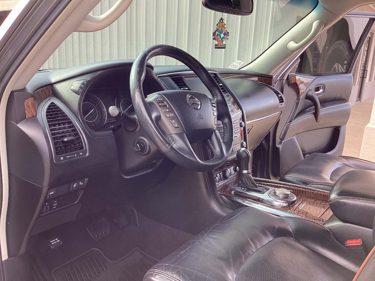 Nissan Armada Platinum AWD 2017